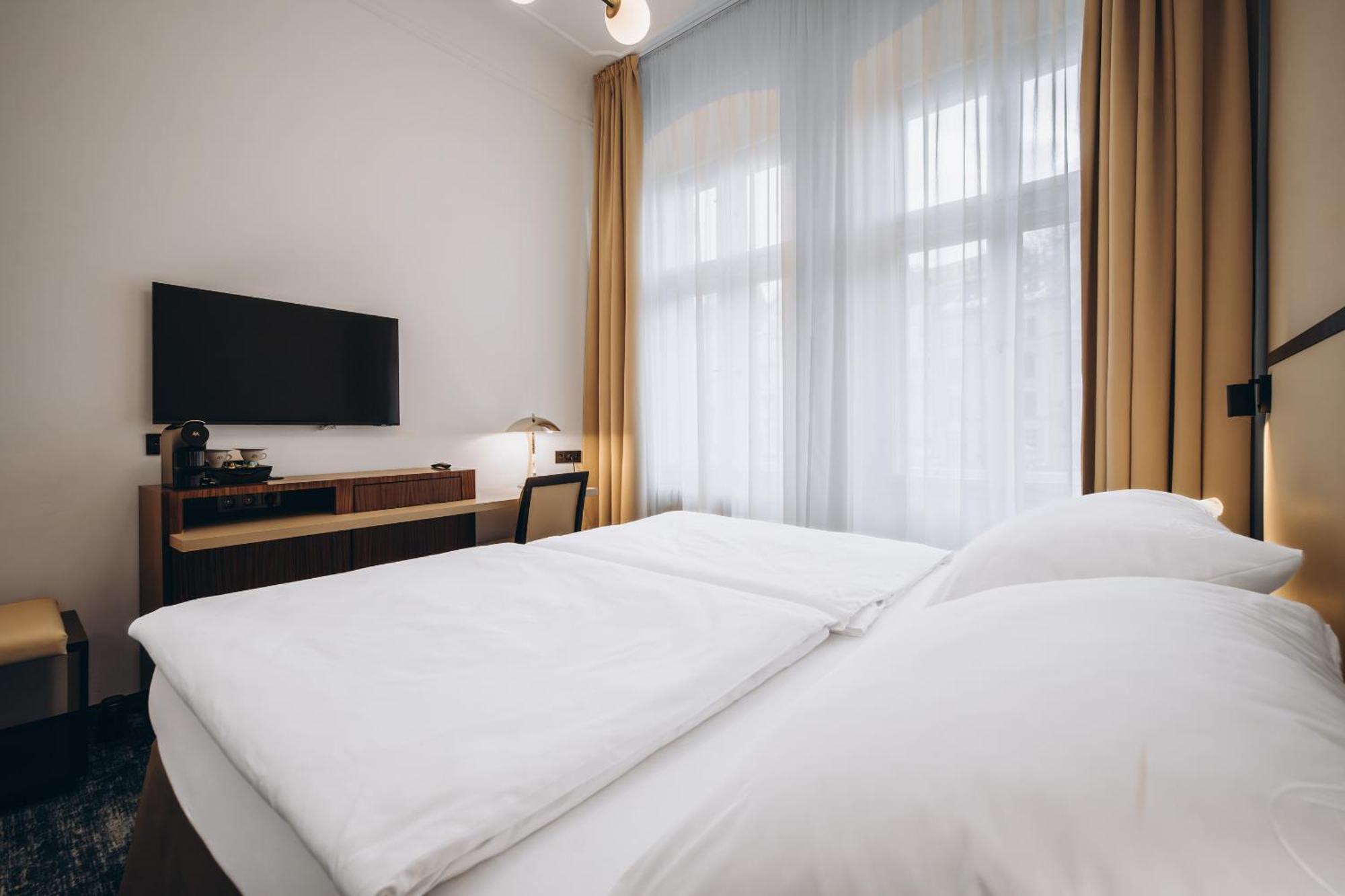 Esplanade Carlsbad 4*
