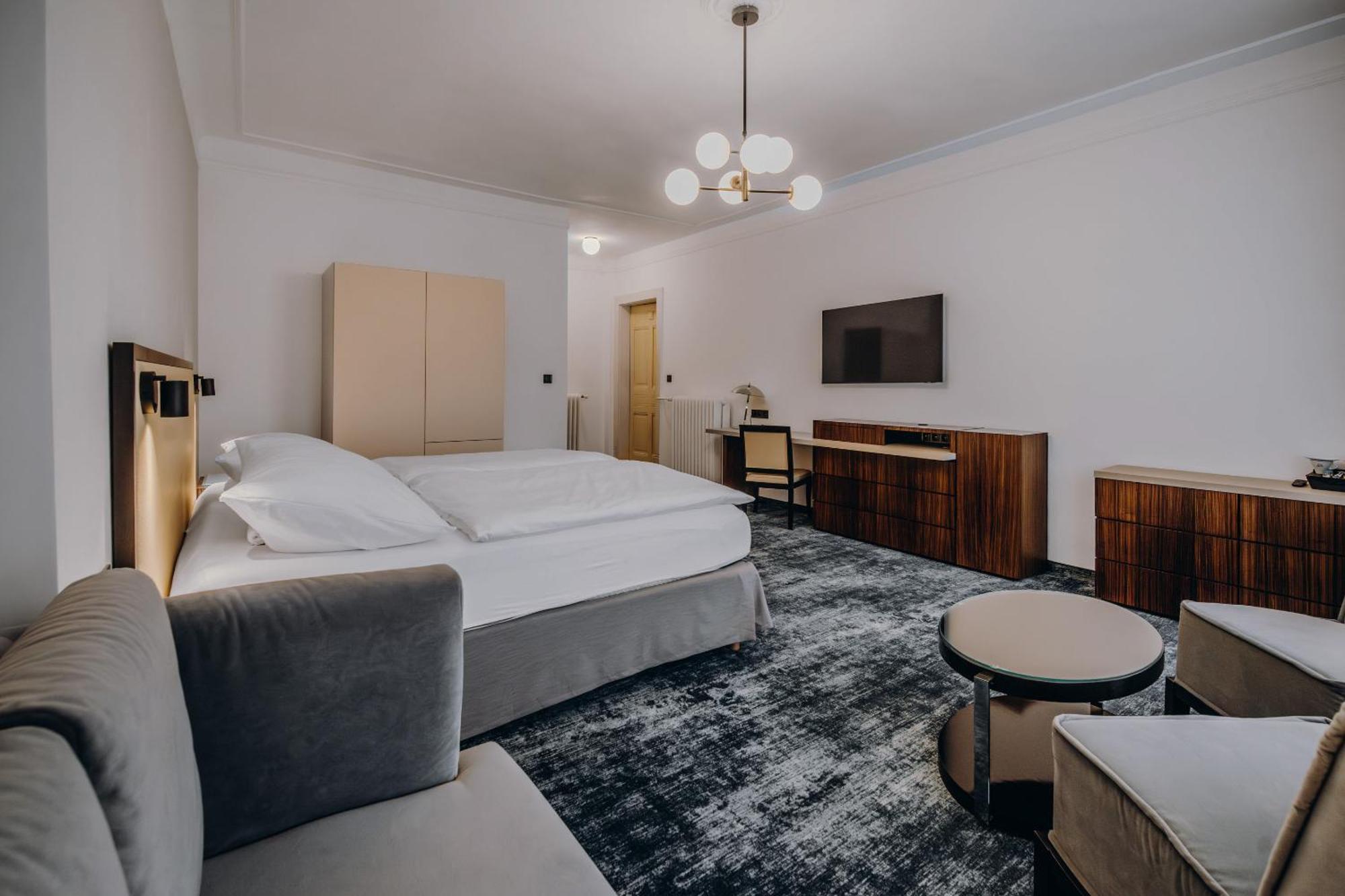 Esplanade Carlsbad Hotel 4*