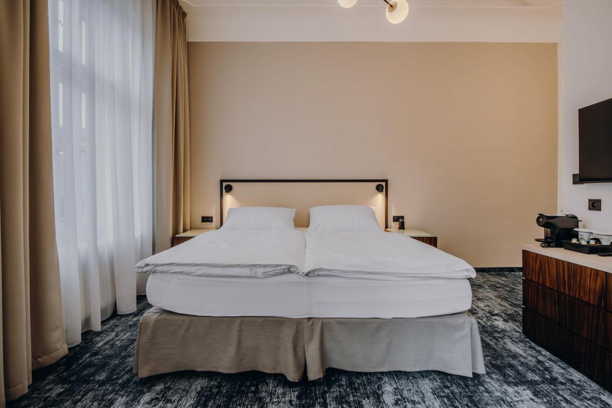 Esplanade Carlsbad Hotel 4*
